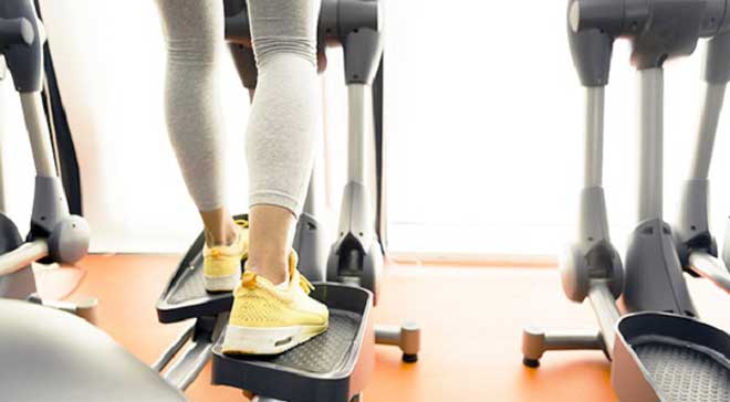 Степ аэробика на платформе: упражнения для начинающих в домашних условиях для похудения