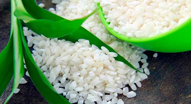 Одно из полезных свойств риса – это способность выводить избыток соли и воды из организма.