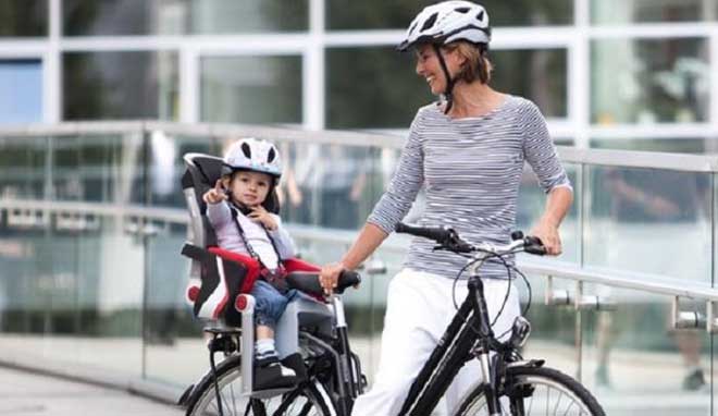 Большинство детских кресел имеют систему крепления к задней части велосипеда, аналогичную велосипедному багажнику.